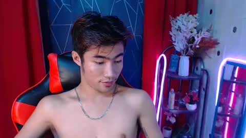Snapshot of cumhavefun25 chatting on December 11, 8:50 pm ask me online show from December 11, 8:50 pm