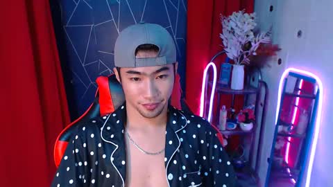 Snapshot of cumhavefun25 chatting on December 9, 10:20 pm ask me online show from December 9, 10:20 pm