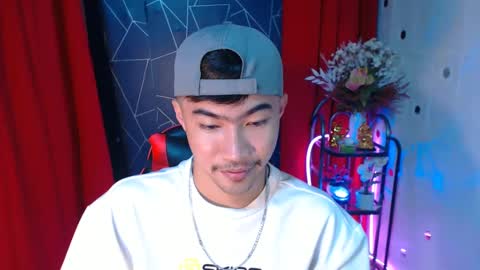 Snapshot of cumhavefun25 chatting on February 8, 7:16 pm ask me online show from February 8, 7:16 pm