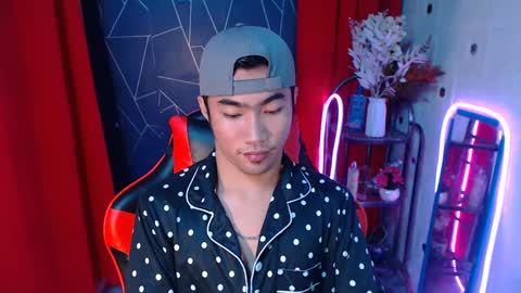 Snapshot of cumhavefun25 chatting on December 11, 5:47 pm ask me online show from December 11, 5:47 pm