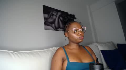 Liya online show from March 4, 8:38 pm