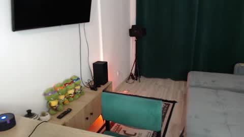Snapshot of cute_brian chatting on February 20, 4:25 pm Im Brian online show from February 20, 4:25 pm