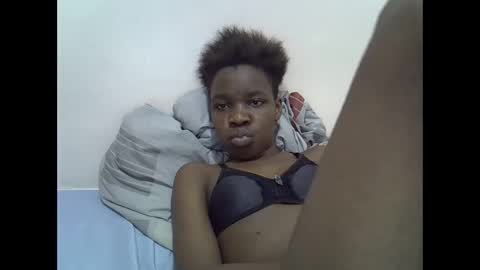 Snapshot of cute_marion chatting on February 21, 9:43 pm cute_marion online show from February 21, 9:43 pm