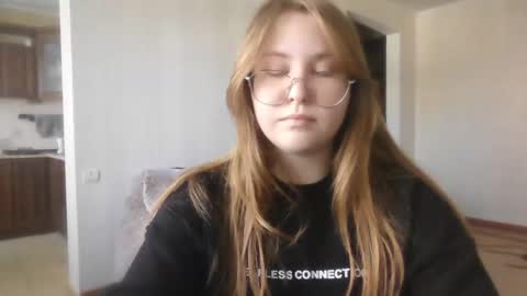 Snapshot of cute_minx chatting on February 17, 10:40 am Veronica online show from February 17, 10:40 am