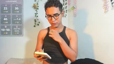Snapshot of cute_sammy_1 chatting on September 23, 11:37 am cute_sammy_1 online show from September 23, 11:37 am