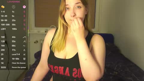 Snapshot of cute_sharloti chatting on September 18, 5:28 pm Sasha online show from September 18, 5:28 pm