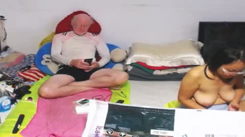 Snapshot of cuteandsexyone chatting on January 27, 3:50 pm CuteAndSexyOne Na and Brian online show from January 27, 3:50 pm