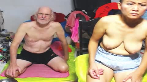Snapshot of cuteandsexyone chatting on February 6, 9:11 am CuteAndSexyOne Na and Brian online show from February 6, 9:11 am