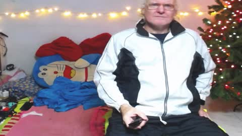 Snapshot of cuteandsexyone chatting on January 2, 6:12 pm CuteAndSexyOne Na and Brian online show from January 2, 6:12 pm