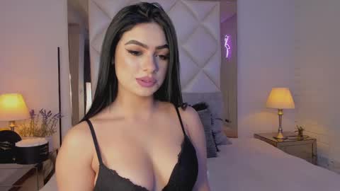Snapshot of d_kimrouse_h chatting on February 4, 4:37 am Kim online show from February 4, 4:37 am