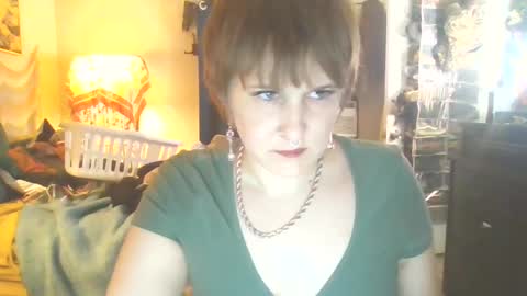 daffnye online show from September 18, 10:41 am