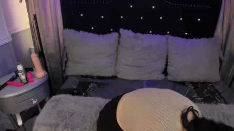 Dafne  online show from September 9, 1:55 pm