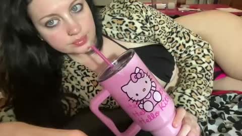 Snapshot of daisyyylove chatting on January 4, 8:17 am daisy love online show from January 4, 8:17 am