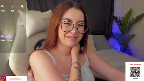 dakottaa__ online show from February 12, 2:14 am
