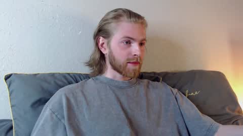 Snapshot of damien_diamond chatting on December 18, 6:14 pm damien_diamond online show from December 18, 6:14 pm