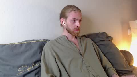 Snapshot of damien_diamond chatting on September 18, 10:03 pm damien_diamond online show from September 18, 10:03 pm