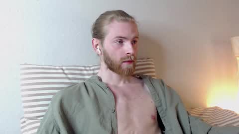 Snapshot of damien_diamond chatting on March 9, 9:36 pm damien_diamond online show from March 9, 9:36 pm
