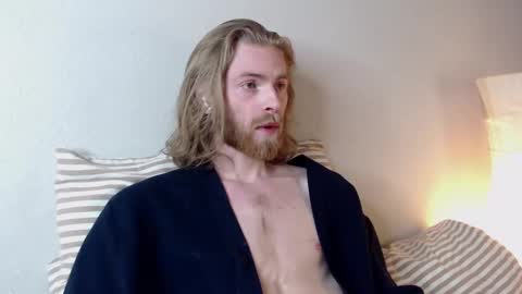 Snapshot of damien_diamond chatting on March 6, 6:16 pm damien_diamond online show from March 6, 6:16 pm