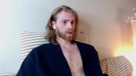 Snapshot of damien_diamond chatting on February 20, 1:25 am damien_diamond online show from February 20, 1:25 am