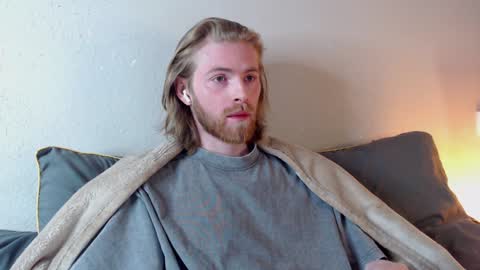 Snapshot of damien_diamond chatting on December 18, 9:18 pm damien_diamond online show from December 18, 9:18 pm