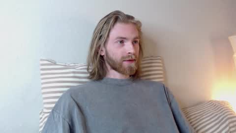 Snapshot of damien_diamond chatting on March 7, 8:55 pm damien_diamond online show from March 7, 8:55 pm