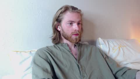 Snapshot of damien_diamond chatting on January 12, 11:47 pm damien_diamond online show from January 12, 11:47 pm