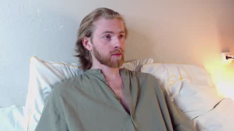 Snapshot of damien_diamond chatting on December 6, 1:46 am damien_diamond online show from December 6, 1:46 am