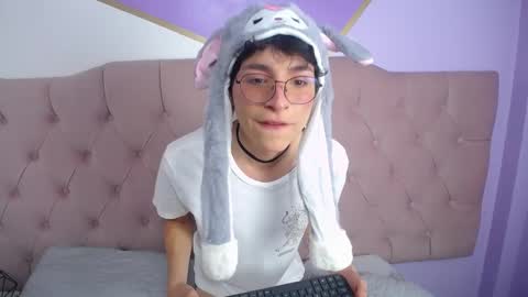 Damiian21  online show from February 24, 1:21 pm