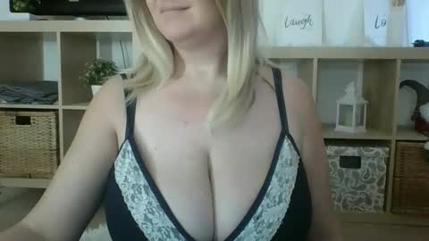 DanaHotMILF online show from February 13, 10:55 am