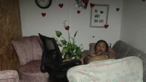 Snapshot of danalaleska chatting on September 13, 9:34 am danalaleska online show from September 13, 9:34 am