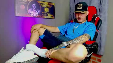 Snapshot of daniel_tattooed_smoker chatting on February 12, 9:20 am DANIEL online show from February 12, 9:20 am