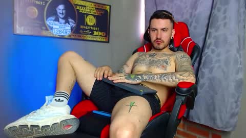 Snapshot of daniel_tattooed_smoker chatting on March 1, 1:29 pm DANIEL online show from March 1, 1:29 pm