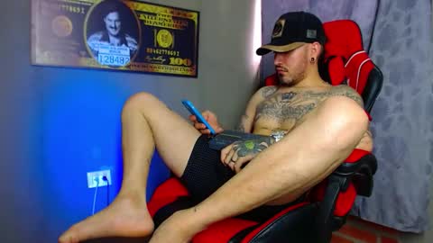 Snapshot of daniel_tattooed_smoker chatting on March 1, 7:48 pm DANIEL online show from March 1, 7:48 pm