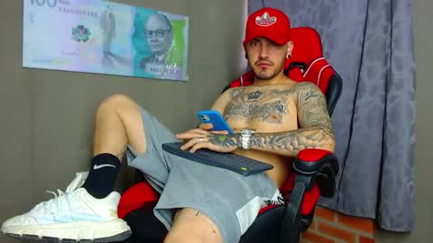 Snapshot of daniel_tattooed_smoker chatting on March 11, 12:06 pm DANIEL online show from March 11, 12:06 pm