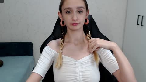 Daniella Martin online show from December 22, 1:01 am