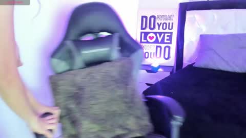 Snapshot of dannasimons chatting on September 10, 3:40 am dannasimons online show from September 10, 3:40 am