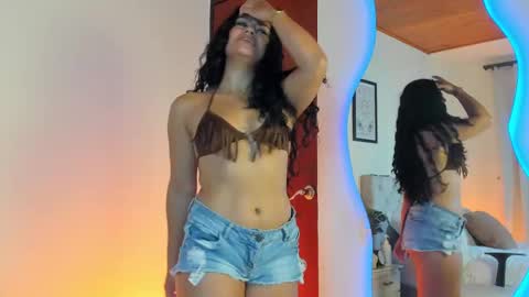Snapshot of daphne_24 chatting on September 20, 12:30 pm Antonella Mora online show from September 20, 12:30 pm