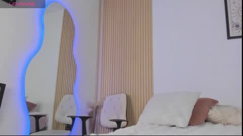 Snapshot of daphne_24 chatting on February 15, 3:17 pm Antonella Mora online show from February 15, 3:17 pm