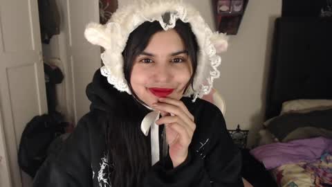 Snapshot of dark_angel_66 chatting on December 11, 4:18 am Moony online show from December 11, 4:18 am
