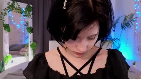 Snapshot of dark_vamp_ chatting on January 2, 8:35 pm Vamp online show from January 2, 8:35 pm