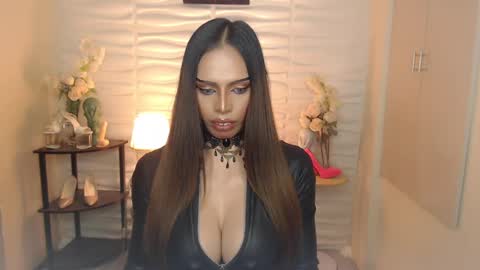 Snapshot of darksoul_mistress chatting on December 3, 7:50 pm HAPPY BIRTHDAY MISTRESS MADRIANA online show from December 3, 7:50 pm