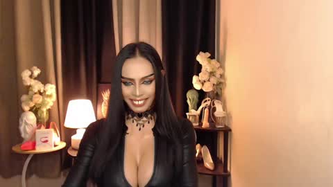Snapshot of darksoul_mistress chatting on January 30, 12:27 pm HAPPY BIRTHDAY MISTRESS MADRIANA online show from January 30, 12:27 pm