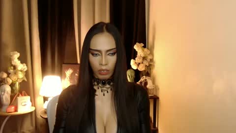 Snapshot of darksoul_mistress chatting on February 18, 5:20 pm HAPPY BIRTHDAY MISTRESS MADRIANA online show from February 18, 5:20 pm