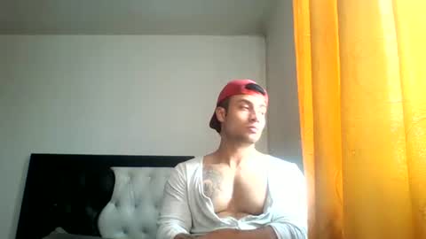 Snapshot of davidcr89 chatting on February 23, 8:33 pm davidcr89 online show from February 23, 8:33 pm