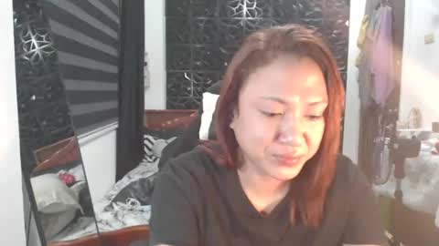 Snapshot of dazzlinglady44 chatting on December 18, 11:24 am stephaniechim online show from December 18, 11:24 am