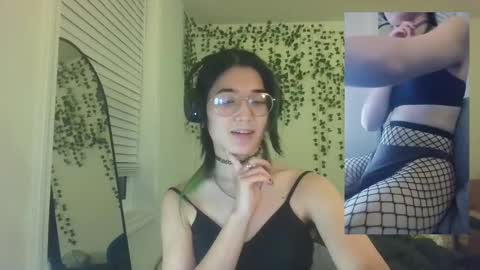 deciduousdoll online show from September 14, 5:43 am