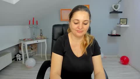 Snapshot of deliciouslolly chatting on February 19, 4:23 am DeliciousLolly online show from February 19, 4:23 am