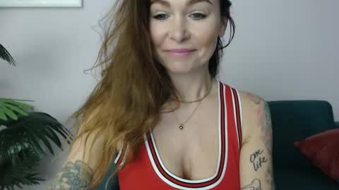 Snapshot of delilah_sweet chatting on March 6, 2:51 pm delilah_sweet online show from March 6, 2:51 pm