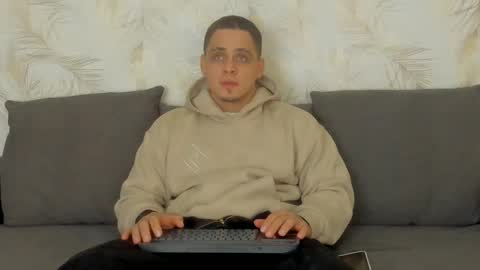 dennis munera online show from January 3, 12:51 pm