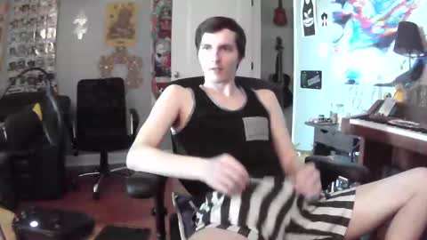 Snapshot of derekdings chatting on March 2, 7:02 pm derekdings online show from March 2, 7:02 pm